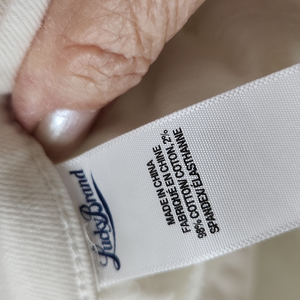 Lucky Brand Crisp White Denim - Picture 8 of 8